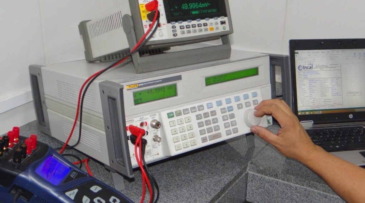 laboratorio-de-grandezas-eletricas-v2